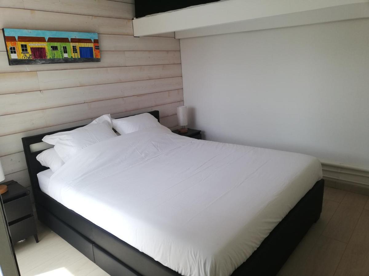 Studio Independant Chez L'Habitant Avec Piscine Et Cuisine Exterieures La Rochelle  Esterno foto